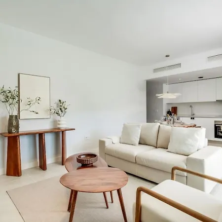 Aranya - With Spacious Private Terrace Lejlighed *